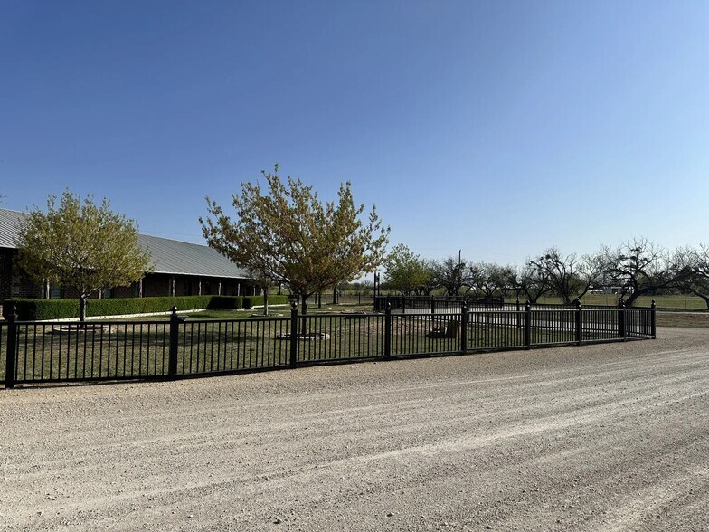 More Photos Of 1782 Key Ln, Abilene Office For Lease