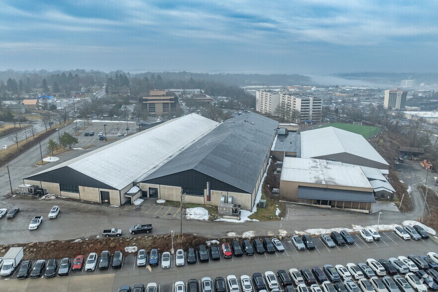 More Photos Of 1 Racquet Ln, Monroeville Sports And Entertainment For Lease