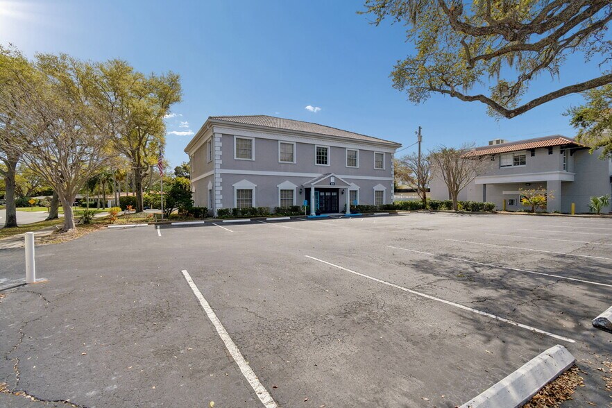 More Photos Of 575 Indian Rocks Rd N, Belleair Bluffs Medical For Lease