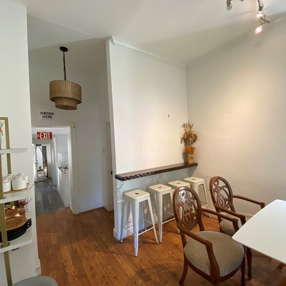 More Photos Of 9-11 W Market St, Leesburg Medical For Lease