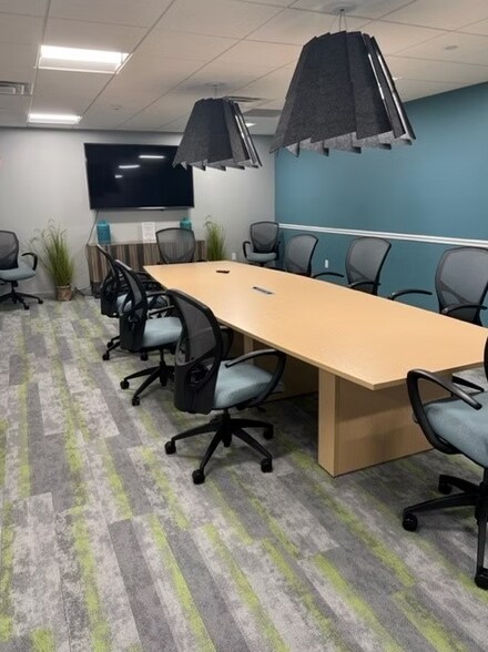 More Photos Of 750 Holiday Dr, Pittsburgh Office Residential For Lease