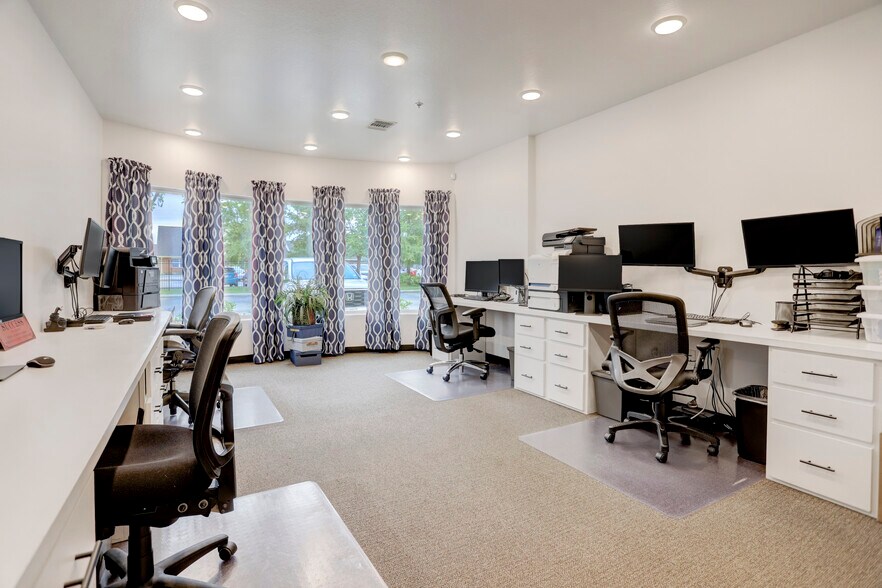 More Photos Of 6544 Greatwood Pky, Sugar Land Loft Creative Space For Sale