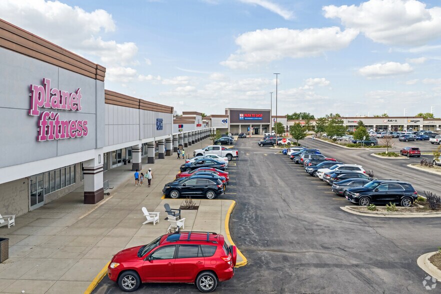 More Photos Of 4302-4442 E New York St, Aurora Unknown For Lease