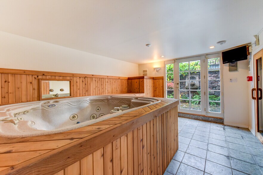 More Photos Of 1313 Washington St, Sumner Religious Facility For Sale