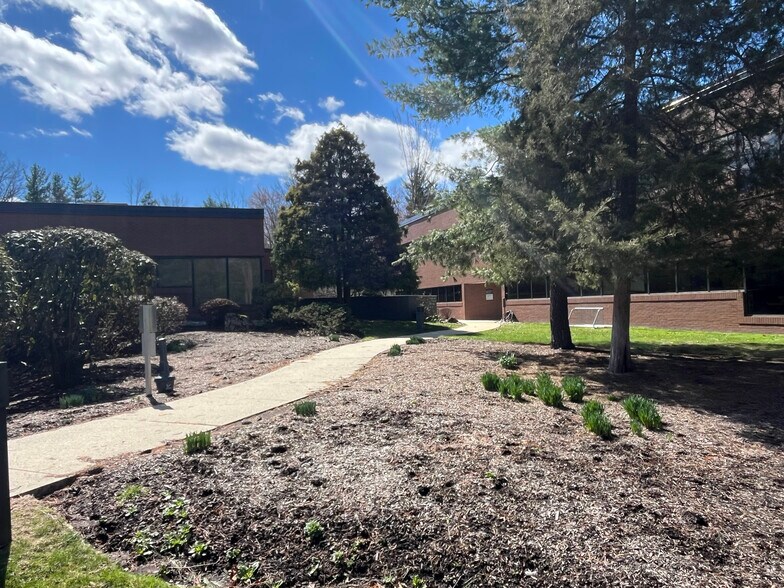 More Photos Of 1000 Herrontown Rd, Princeton Medical For Lease