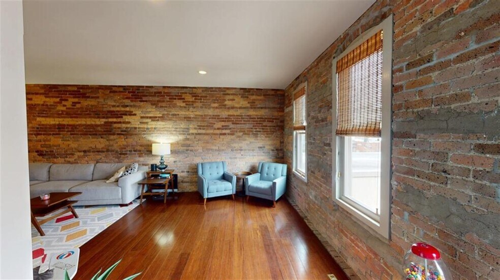 More Photos Of 109 E Main St, Glasgow Storefront Retail Residential For Lease