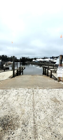 More Photos Of 470 S Green St, Tuckerton Marina For Sale
