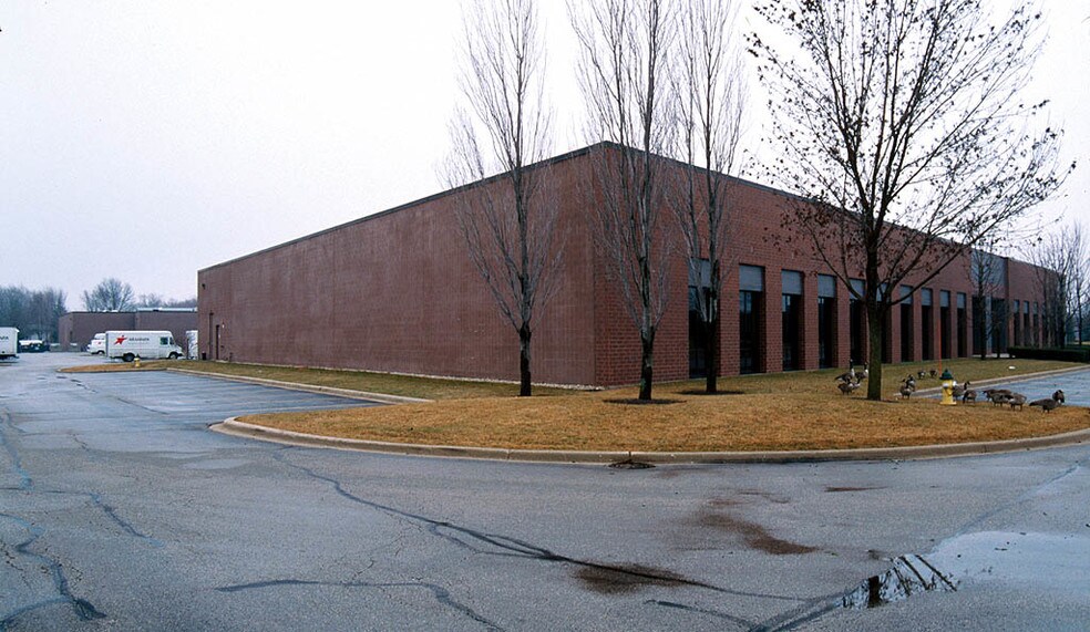 More Photos Of 431 Lakeview Ct, Mount Prospect Light Distribution For Lease