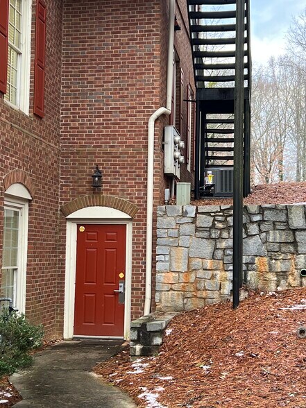 More Photos Of 3580 Habersham At Northlake, Tucker Medical For Sale