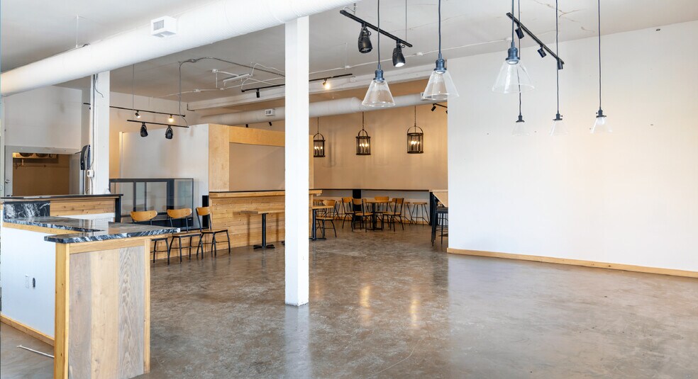 More Photos Of 417 Riverfront Av SE, Calgary Restaurant For Lease