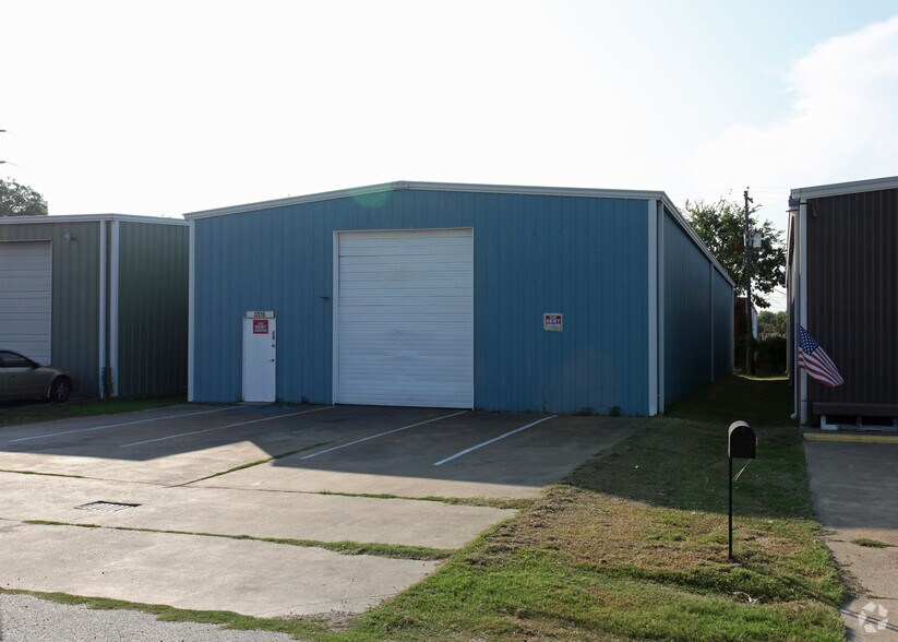 More Photos Of 1206 Iowa Ave, South Houston Warehouse For Lease