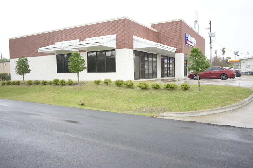 More Photos Of 1112 W Spencer Hwy, La Porte Storefront Retail Office For Lease