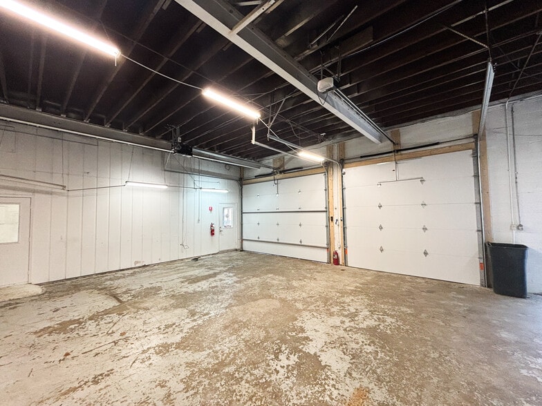 More Photos Of 1460 N Forest Ave, Springfield Auto Repair For Sale