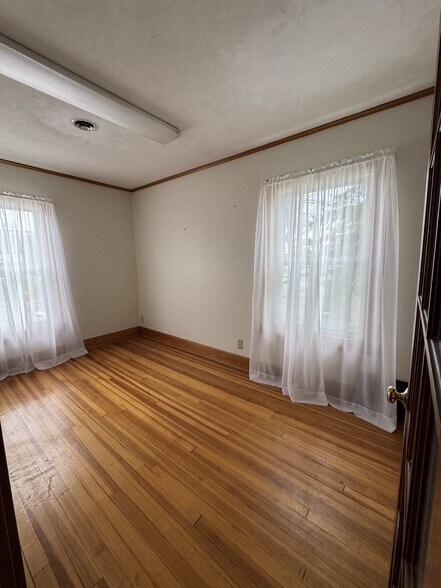 More Photos Of 1134 Troy Schenectady Rd, Latham Medical For Sale