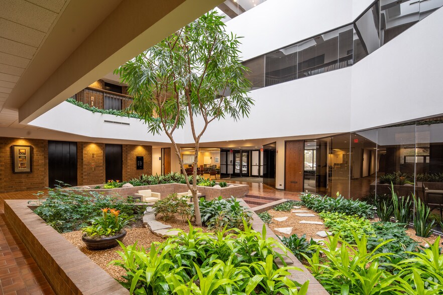 More Photos Of 1110 Lake Cook Rd, Buffalo Grove Office For Lease