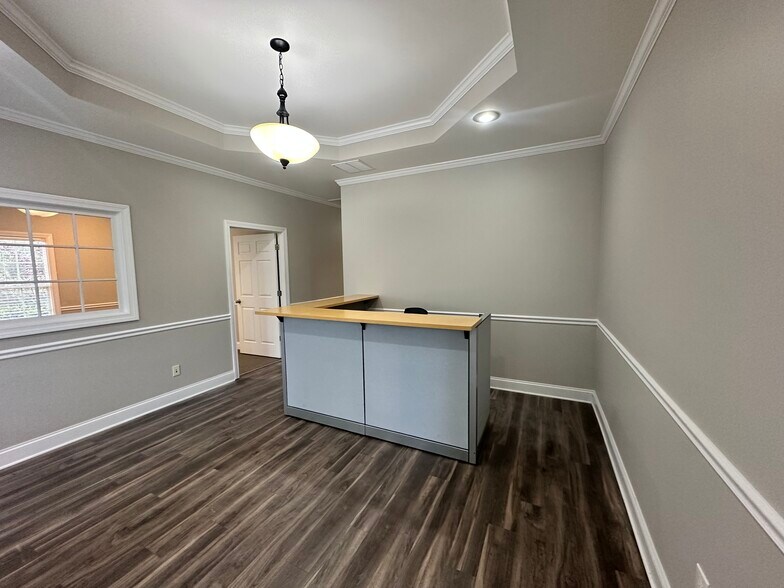 More Photos Of 106 Pilgrim Village Dr, Cumming Office For Sale