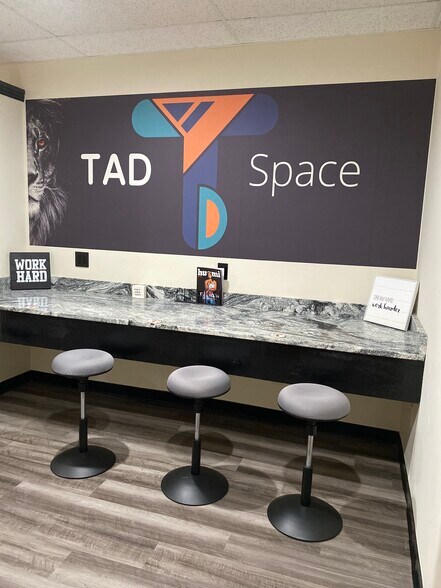 More Photos Of 20 E Church St, Martinsville Office For Lease