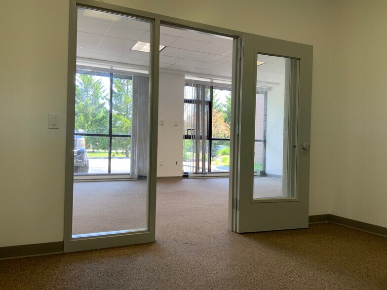 More Photos Of 643 Route 211E, Middletown Storefront Retail Office For Lease