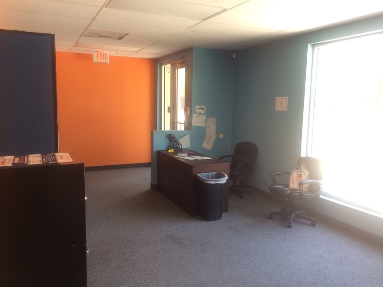 More Photos Of 4050 Westgate Ave, West Palm Beach Showroom For Lease