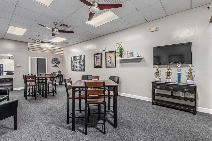 More Photos Of 3173 E Chandler Blvd, Phoenix Freestanding For Sale