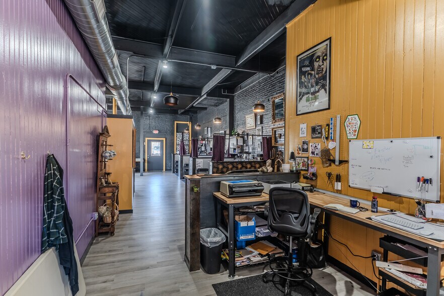 More Photos Of 46-54 Union St, Easthampton Storefront Retail Residential For Lease