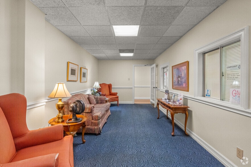 More Photos Of 1615 W Abram St, Arlington Office For Lease