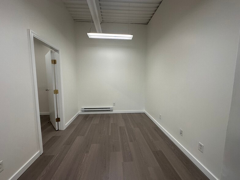 More Photos Of 1083 Kent Ave NE, Vancouver Light Manufacturing For Sale