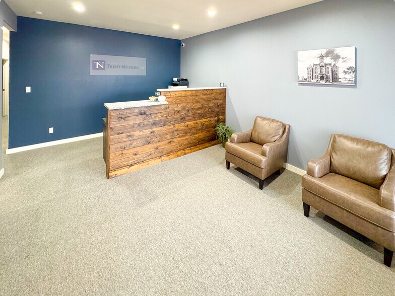 More Photos Of 119 E 2nd St, Hallettsville Office For Lease