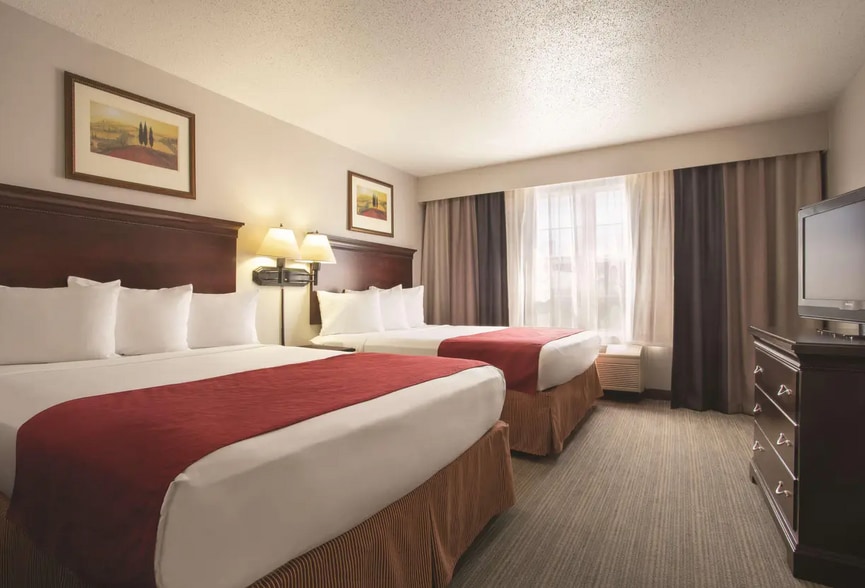 More Photos Of 2721 69th Avenue Ct, Moline Hotel For Sale