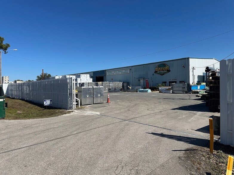 More Photos Of 17550 East St, North Fort Myers Warehouse For Lease