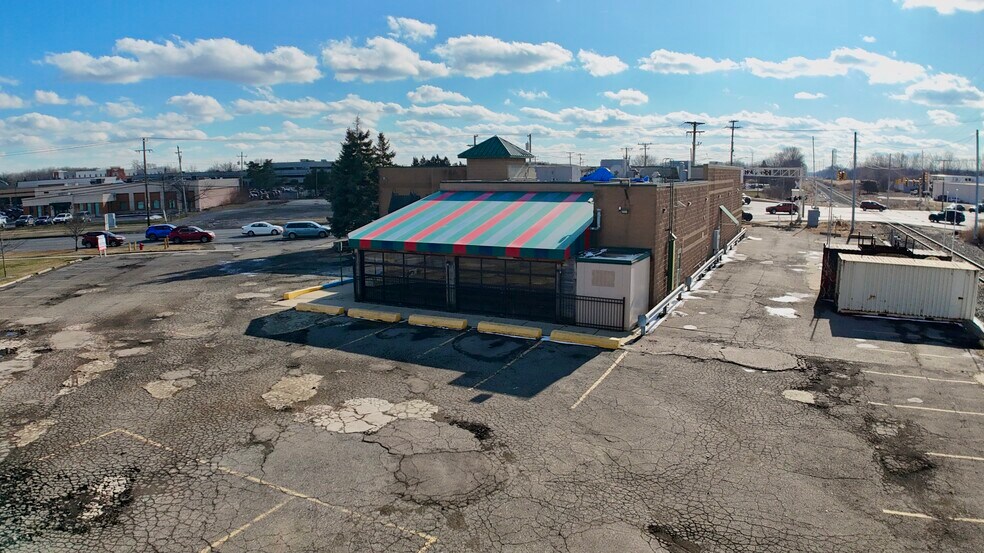 More Photos Of 19400 Northline Rd, Southgate Restaurant For Sale