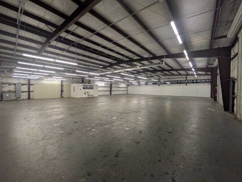 More Photos Of 2308 58th Ave E, Sarasota Warehouse For Sale