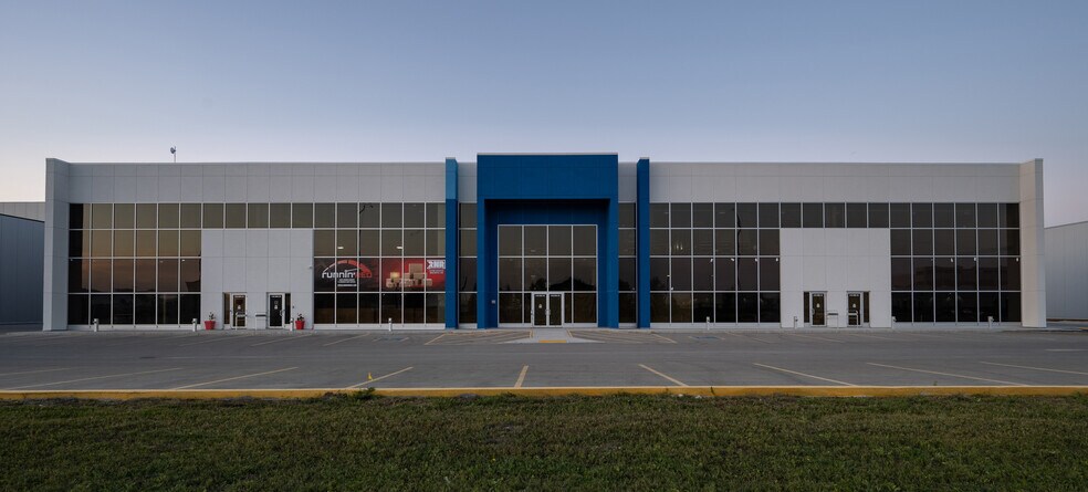 More Photos Of 615 Camiel Sys St, Winnipeg Distribution For Lease