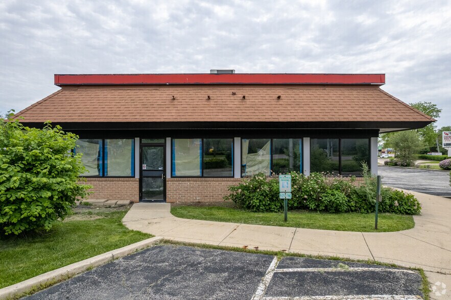Primary Photo Of 920 Lake St, Roselle Fast Food For Lease