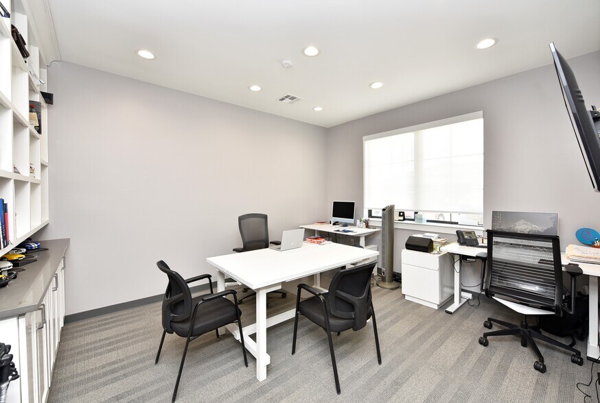 More Photos Of 800 Bonaventure Way, Sugar Land Office For Lease