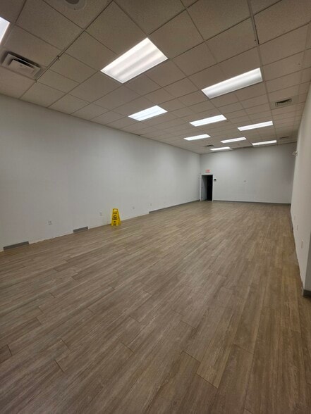 More Photos Of 3208 W Gate City Blvd, Greensboro Freestanding For Lease