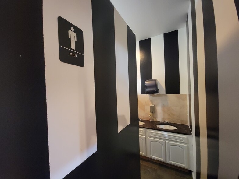 More Photos Of 244 Mulberry St, Newark Storefront Retail Residential For Lease