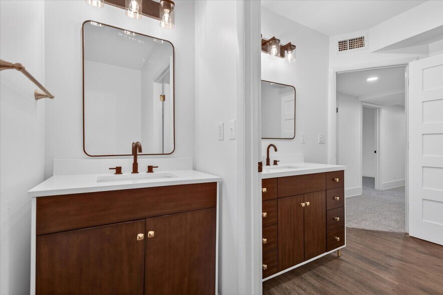 More Photos Of 822 S Johnstone Ave, Bartlesville Freestanding For Sale