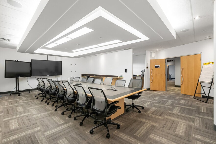 More Photos Of 1 Chrysalis Way, Ottawa Office For Lease