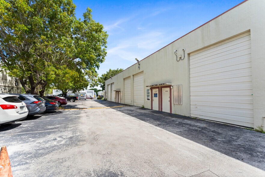 More Photos Of 13826-13838 SW 142nd Ave, Miami Warehouse For Sale