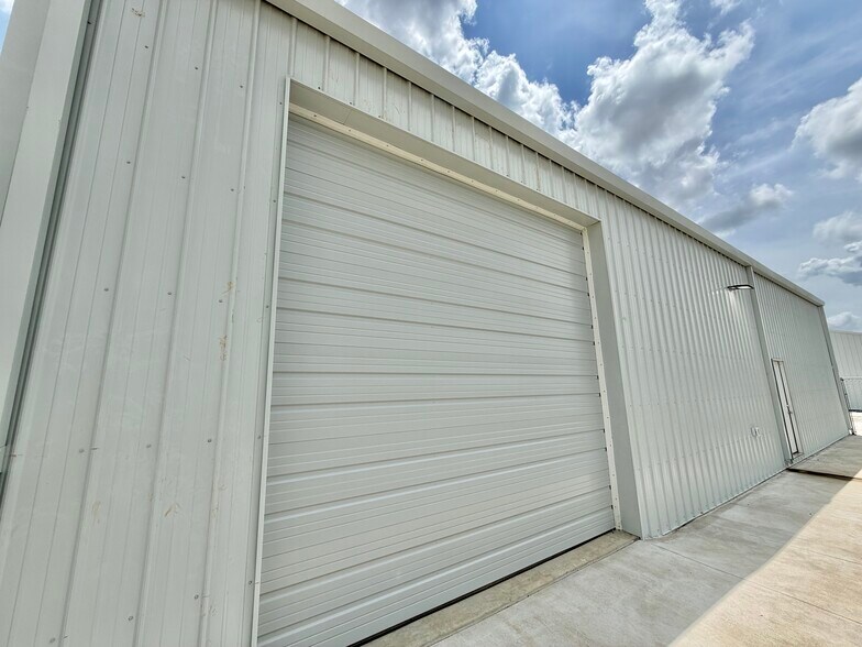 More Photos Of 1030 Moccasin ave, Tahlequah Flex For Lease