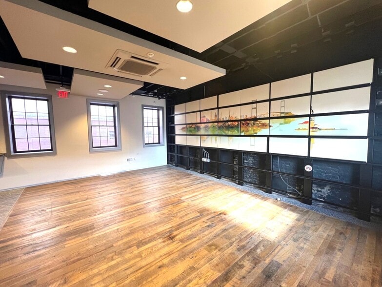 More Photos Of 1111 34th St NW, Washington Office For Lease