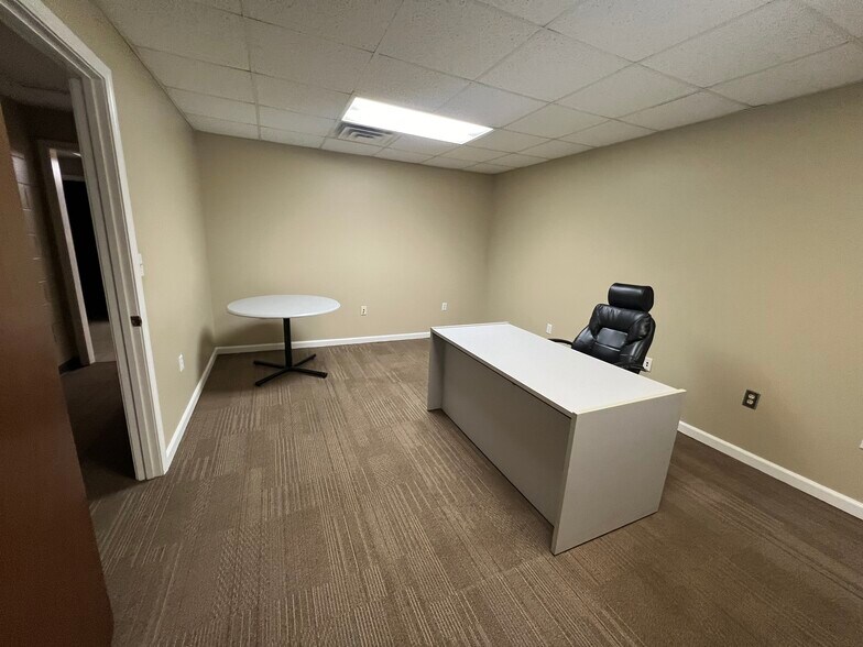 More Photos Of 949 Carl Vison Parkway, Centerville Light Distribution For Lease