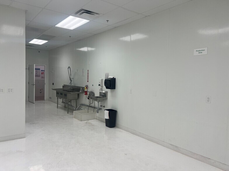 More Photos Of 3816 Civic Center Dr, North Las Vegas Warehouse For Sale