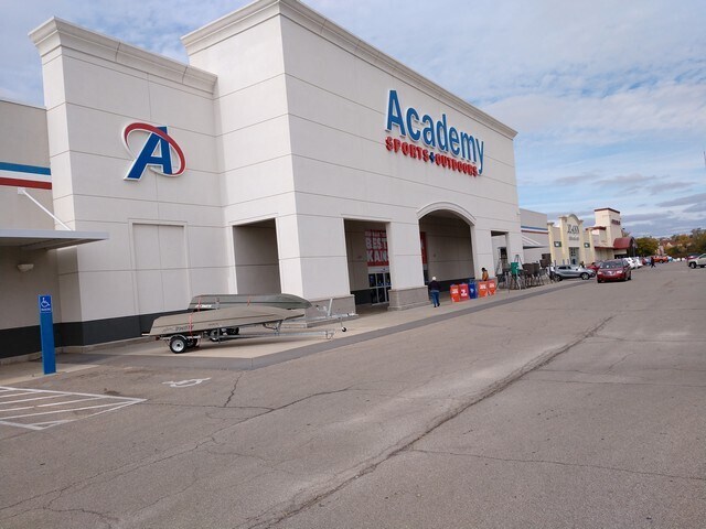 More Photos Of 1133 SW Wanamaker Rd, Topeka General Retail For Sale