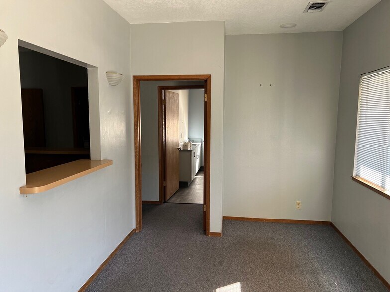 More Photos Of 10618 Combie Rd, Auburn Healthcare For Lease