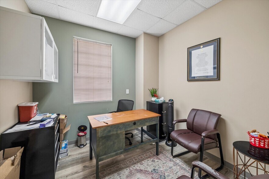 More Photos Of 5119 Fairmont Pky, Pasadena Medical For Lease