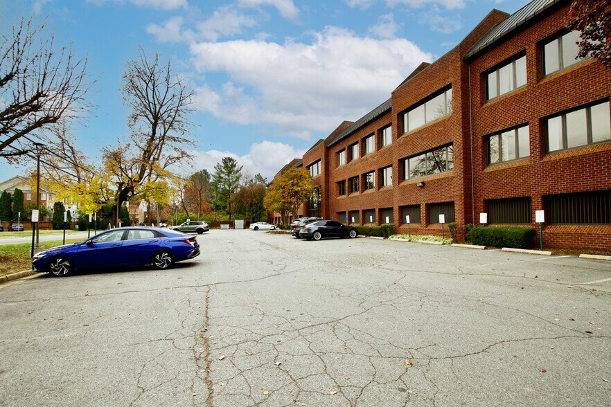 More Photos Of 1964 Gallows Rd, Vienna Office For Sale