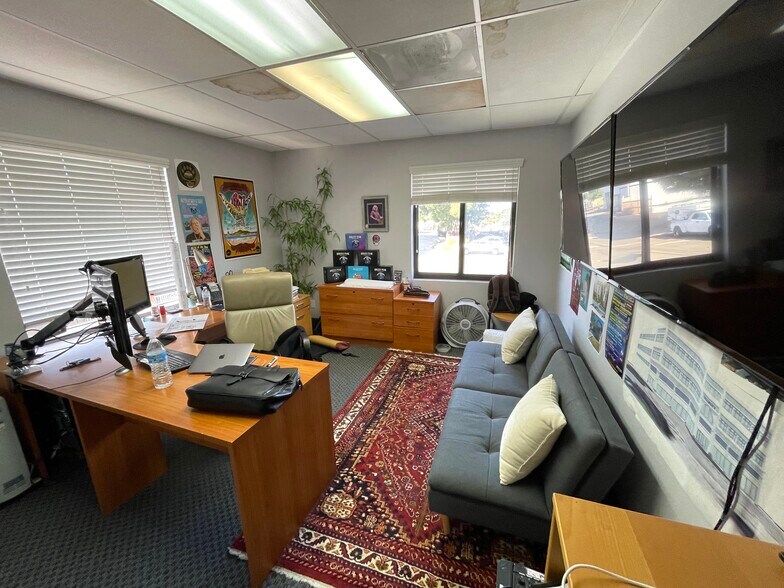 More Photos Of 7667 Vickers St, San Diego Warehouse For Sale