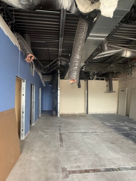 More Photos Of 4840 Asbury Rd, Dubuque Storefront Retail Office For Lease